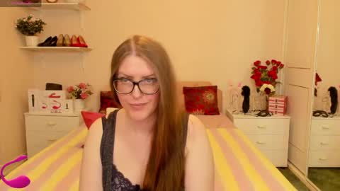 Snapshot of honeywinexs chatting on June 5, 2:01 pm honeywinexs online show from June 5, 2:01 pm