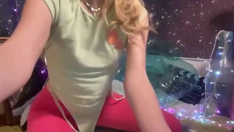 Emi Rose online show from February 2, 4:59 am