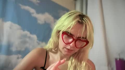 Emi Rose online show from September 16, 7:31 am