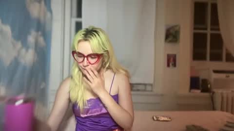 Emi Rose online show from September 18, 6:15 am