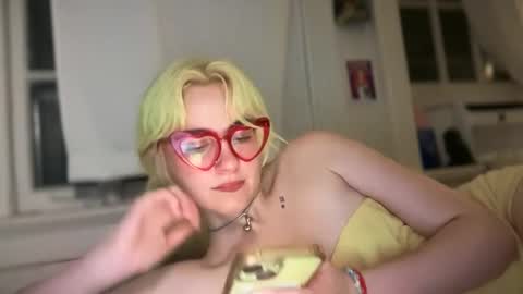 Emi Rose online show from September 27, 5:23 am