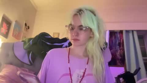 Emi Rose online show from February 20, 6:37 am