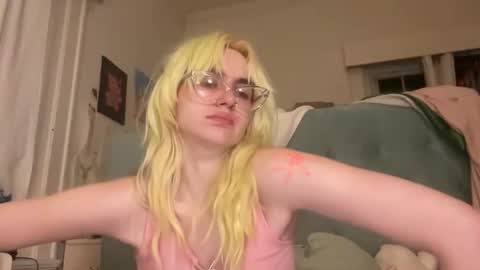 Emi Rose online show from March 17, 1:10 am