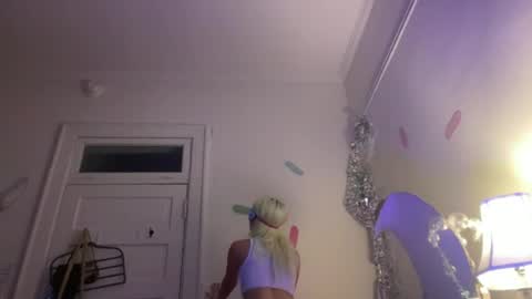 Emi Rose online show from July 1, 4:36 am