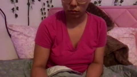 honeyyy89 online show from April 2, 8:01 am