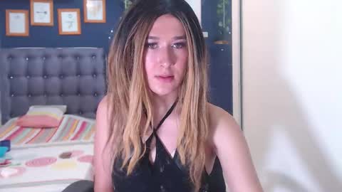 Snapshot of honeyy_sweett chatting on May 25, 2:12 pm honeyy_sweett online show from May 25, 2:12 pm