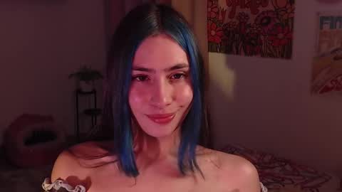 Snapshot of honeyypeaach chatting on December 19, 11:57 pm    online show from December 19, 11:57 pm