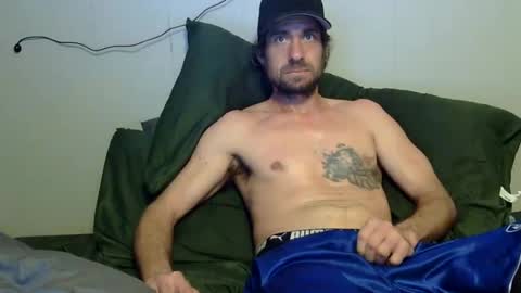 hoodedcricket online show from April 20, 11:28 pm