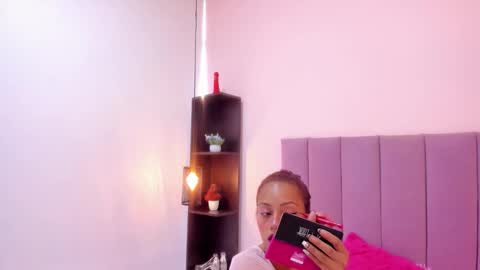 holly online show from November 10, 8:08 pm