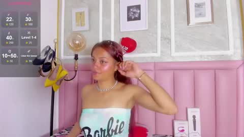 holly online show from February 17, 8:59 pm