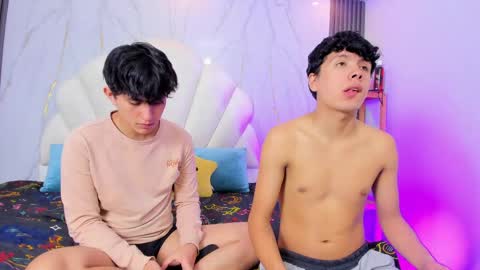 hoot_booys_ online show from April 21, 9:06 pm