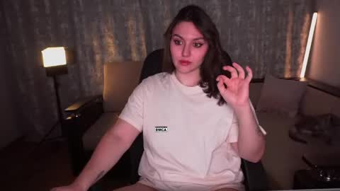 Snapshot of hoot_owl_cb chatting on May 2, 9:25 am Karina online show from May 2, 9:25 am