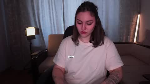 Snapshot of hoot_owl_cb chatting on May 4, 5:14 am Karina online show from May 4, 5:14 am