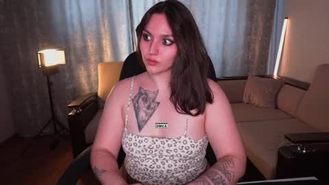 Snapshot of hoot_owl_cb chatting on May 22, 2:19 am Karina online show from May 22, 2:19 am
