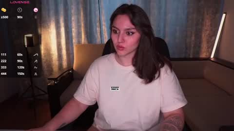Snapshot of hoot_owl_cb chatting on June 15, 8:27 am Karina online show from June 15, 8:27 am