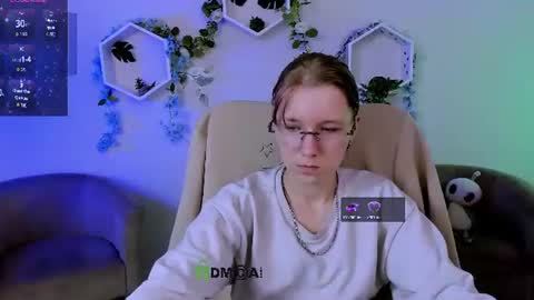 Snapshot of hope_shadow chatting on June 17, 8:32 pm hope_shadow online show from June 17, 8:32 pm