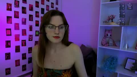 Snapshot of hope_shadow chatting on June 20, 7:16 pm hope_shadow online show from June 20, 7:16 pm