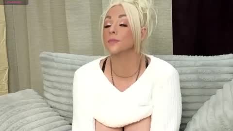 Snapshot of hopedayleexo chatting on October 6, 9:12 pm Hope Daylee online show from October 6, 9:12 pm