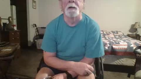 Snapshot of hormonemonster27 chatting on January 4, 7:24 am Hormone Monster online show from January 4, 7:24 am