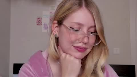 Snapshot of horney_audrey chatting on October 28, 2:59 am Audrey online show from October 28, 2:59 am