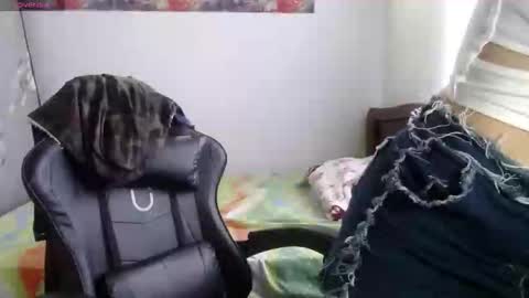 Snapshot of horny_and_daring chatting on May 29, 12:25 pm horny and daring online show from May 29, 12:25 pm