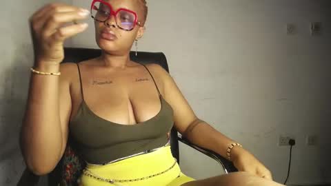 horny_ebonygirl_ online show from April 15, 3:24 am