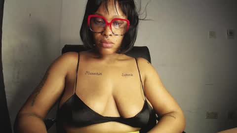 horny_ebonygirl_ online show from April 17, 5:49 pm