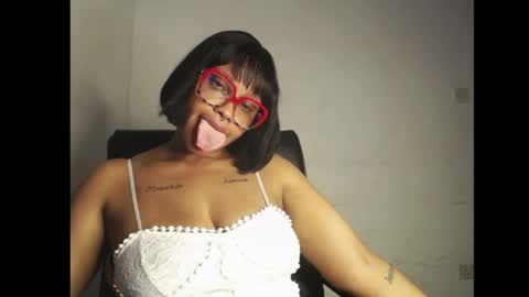horny_ebonygirl_ online show from April 23, 6:54 pm