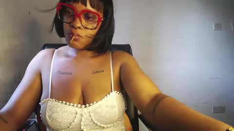 horny_ebonygirl_ online show from April 24, 8:28 am