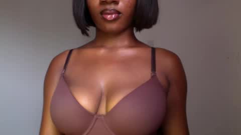 Snapshot of horny_goddess_delilah chatting on May 12, 11:40 am delilah online show from May 12, 11:40 am