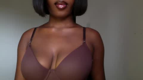 Snapshot of horny_goddess_delilah chatting on May 20, 11:49 am delilah online show from May 20, 11:49 am