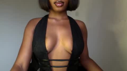 Snapshot of horny_goddess_delilah chatting on May 30, 11:29 am delilah online show from May 30, 11:29 am