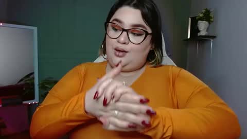 Snapshot of horny_neighbors_ chatting on December 6, 6:59 am onlyTiffany I broke up with frank 10 days ago online show from December 6, 6:59 am