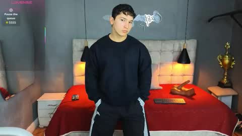 Snapshot of horny_nick18 chatting on October 9, 10:35 am horny_nick18 online show from October 9, 10:35 am