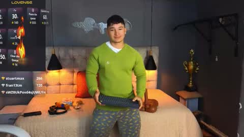 Snapshot of horny_nick18 chatting on October 21, 9:10 am horny_nick18 online show from October 21, 9:10 am