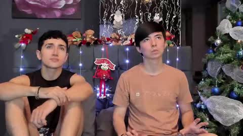 Alex and Camilo online show from December 15, 9:53 pm