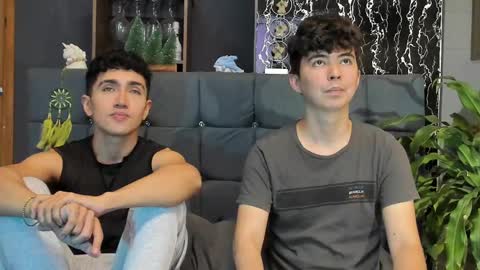 Alex and Camilo online show from February 10, 9:58 pm