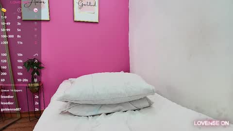 Snapshot of hornybarelylegalgirl chatting on February 19, 10:53 pm Khloe online show from February 19, 10:53 pm