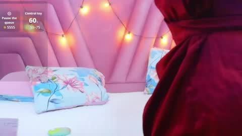 Khloe  online show from April 22, 12:28 pm