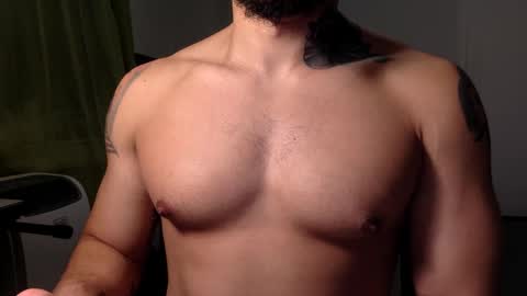 Snapshot of hornybbcxx chatting on December 15, 6:40 am hornybbcxx online show from December 15, 6:40 am