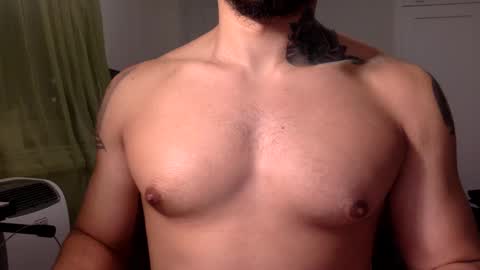 Snapshot of hornybbcxx chatting on December 16, 3:51 am hornybbcxx online show from December 16, 3:51 am