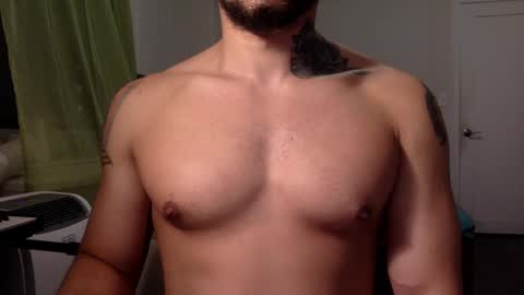 Snapshot of hornybbcxx chatting on December 17, 2:01 am hornybbcxx online show from December 17, 2:01 am