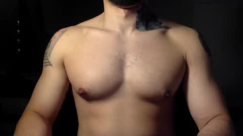 Snapshot of hornybbcxx chatting on March 7, 2:57 am hornybbcxx online show from March 7, 2:57 am