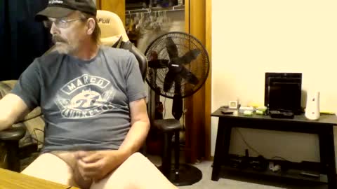 Snapshot of hornymanwi chatting on August 8, 6:32 pm hornymanwi online show from August 8, 6:32 pm
