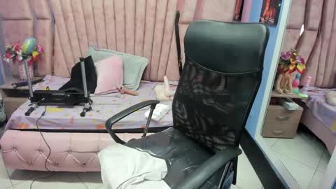 hornyskinny26 online show from March 24, 4:28 am