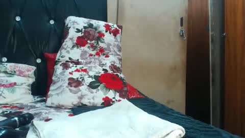 Snapshot of hornysnowie23x chatting on September 20, 12:11 am hornysnowie23x online show from September 20, 12:11 am