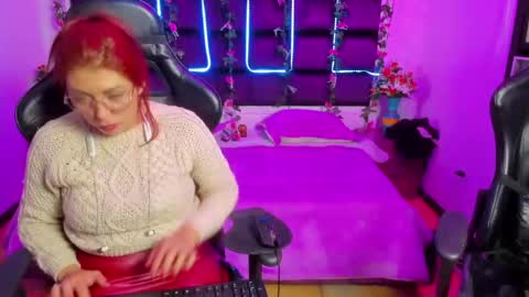 hornyy mom online show from March 6, 7:21 pm