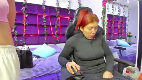 hornyy mom online show from September 23, 1:03 pm