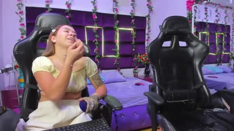 hornyy mom online show from September 26, 1:37 pm