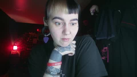 Snapshot of horror_circus chatting on December 6, 4:03 am Messalina Horror online show from December 6, 4:03 am